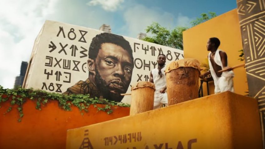 RT @DiscussingFilm: A mural of Chadwick Boseman’s T’Challa in ‘BLACK PANTHER: WAKANDA FOREVER’. #SDCC https://t.co/qc0YJTKONp