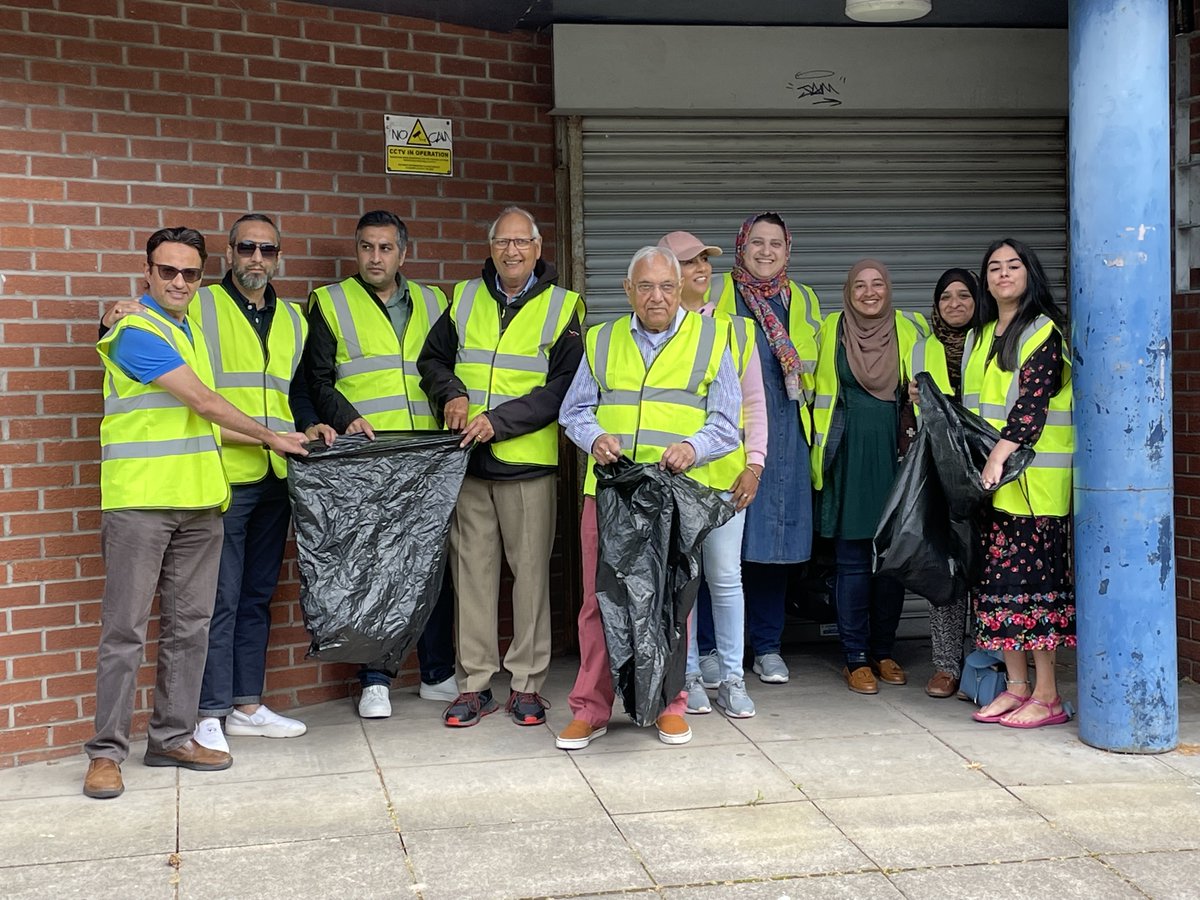 PDA Community Centre Clean Up..
PDA Directors, Staff and Volunteers cleaned up around the Pollokshields Community Centre to help children stay safe.