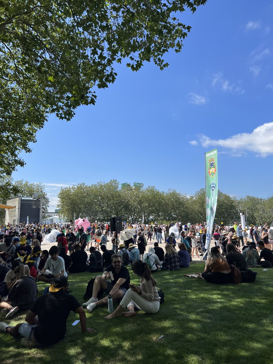 jjubran's tweet photo. I don’t understand it but watching people play Pokémon go in Seattle today made me a fan. #PokemonGOFestSeattle https://t.co/LmvGfE7b67