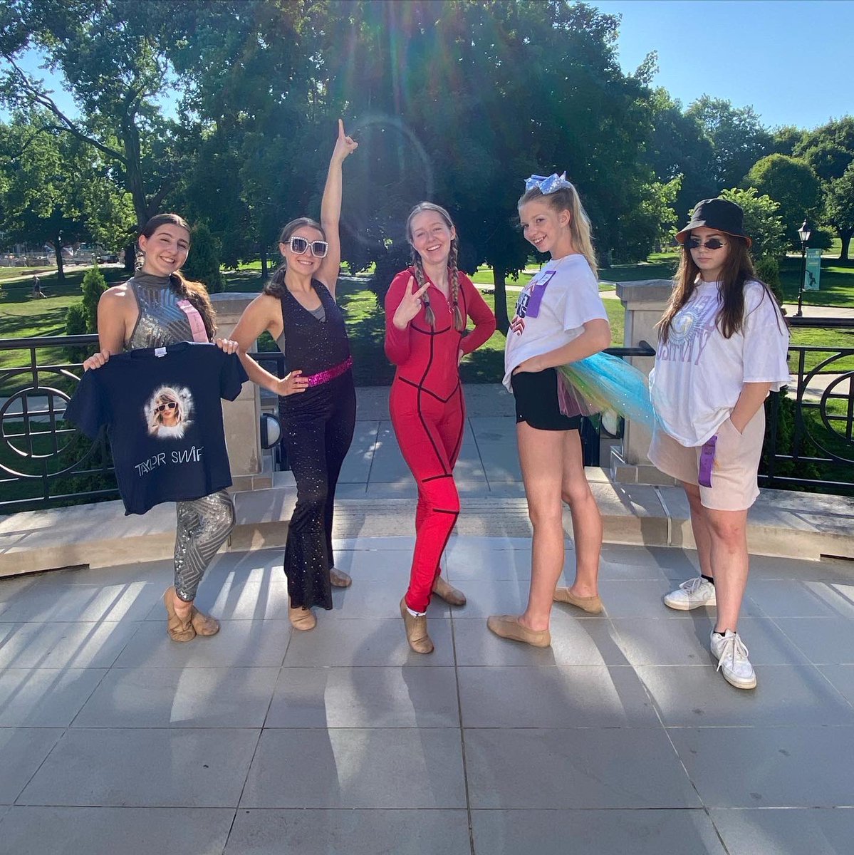 RocketPoms's tweet photo. Day three of NDA camp included another technique class, two brand new routines, SO MANY ribbon winners, team dance evaluations, All-American auditions, and a whole lot of sisterhood!
#rocketpoms #ndacamp #leaveyourlegacy #funnerday https://t.co/75CtXI5Yo7