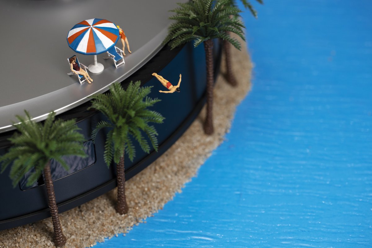 Go for a summer diving! 🥽 The water is warm, but not too warm. The wind is just right, it clears your head and makes you feel like you're not from here. 🌴 #summervibes #DEEBOTMiniature