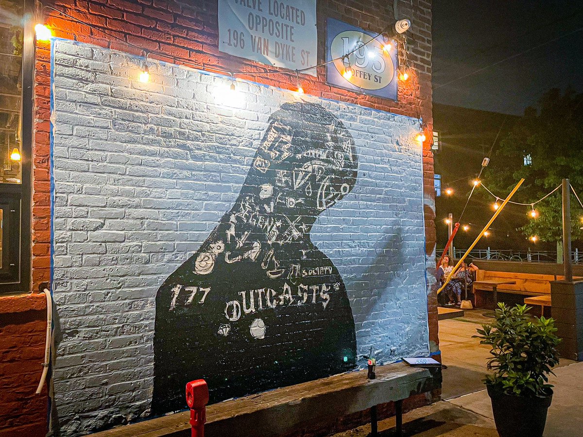 MrModa's tweet photo. WE OUTSIDE 🦥💤🗽 #SleepPeak #Sleepyfam @OutcastsSociety cc: @RazoMedici #MrModa https://t.co/u8rvZIofEC
