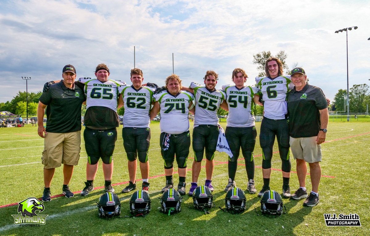 SkyhawksFootbal's tweet photo. Family is forever! Skyhawks U18 finished there season loosing to Etobicoke Eagles 25-15.  Proud of our team for not giving up to the final whistle.  These pictures show why we love Skyhawks Football! Its more then just a game, its family! https://t.co/1s5TwrqBfU