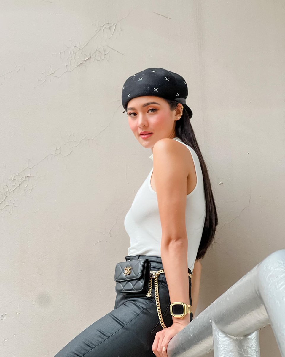 CDN Digital on X: MONOCHROME 🖤🤍 LOOK: Kim Chiu looks super chic in a  black and white OOTD plus a cute beret that levels up the look. “HELLO  WEEKEND!!!! 🖤🤍🖤✨,” the actress