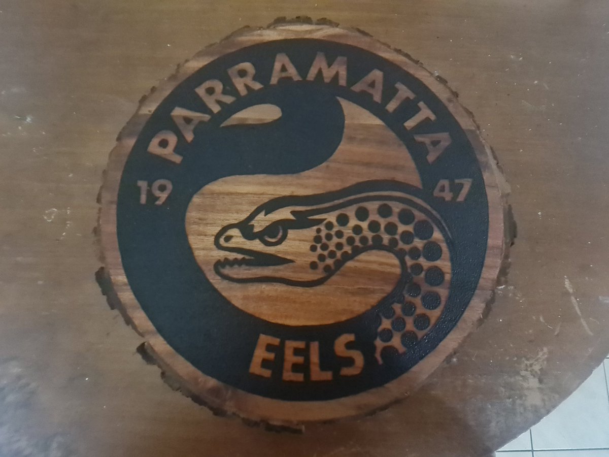 Jenkins93Chris's tweet photo. Friend of mine made me this custom burnt wood piece. I love it 😍 #parra #parradise #eels #parraeels #nrl @TheParraEels https://t.co/JqmkvSZb9q