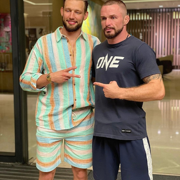 ONECHAMPJP's tweet photo. ❤️🔥𝐀𝐫𝐢𝐠𝐚𝐭𝐨❤️🔥
試合翌日、ホテルで顔を合わせたライニアー・デ・リダーとビタリー・ビグダシュ📸🤝
#ONE159 #WeAreONE #ONEチャンピオンシップ #総合格闘技 https://t.co/jrbWX1hzjd