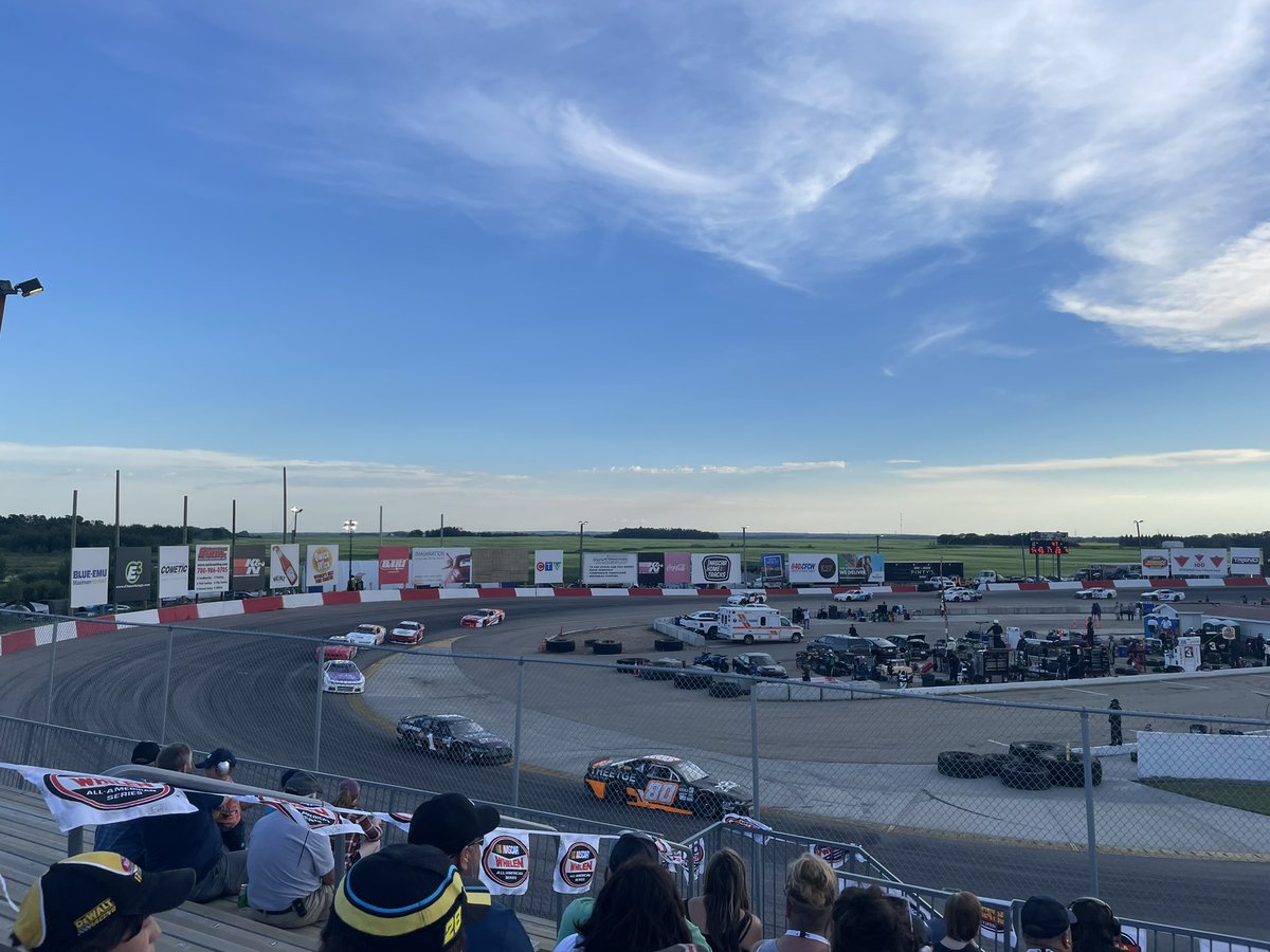 hamandbun's tweet photo. Awesome night for some awesome racing! @NASCARPintys @EIRNASCAR @NASCAR https://t.co/fv984RW47C