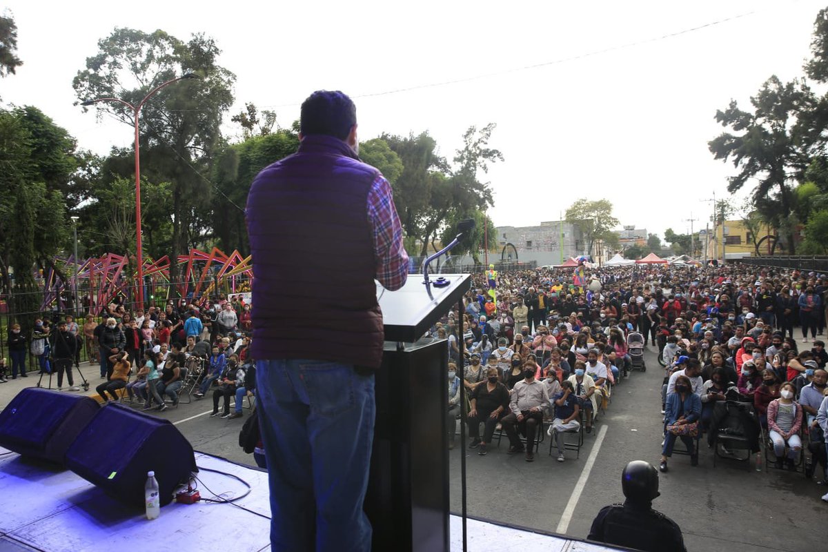 evelyn_parraA's tweet image. Quiero agradecer la grata compañía, en este evento tan importante, del Secretario de @GobCDMX @martibatres y el diputado federal con licencia @julioc_moreno. 1/2

#EvelynParra #LaExperienciaContinúa #RescatamosEspaciosPúblicos