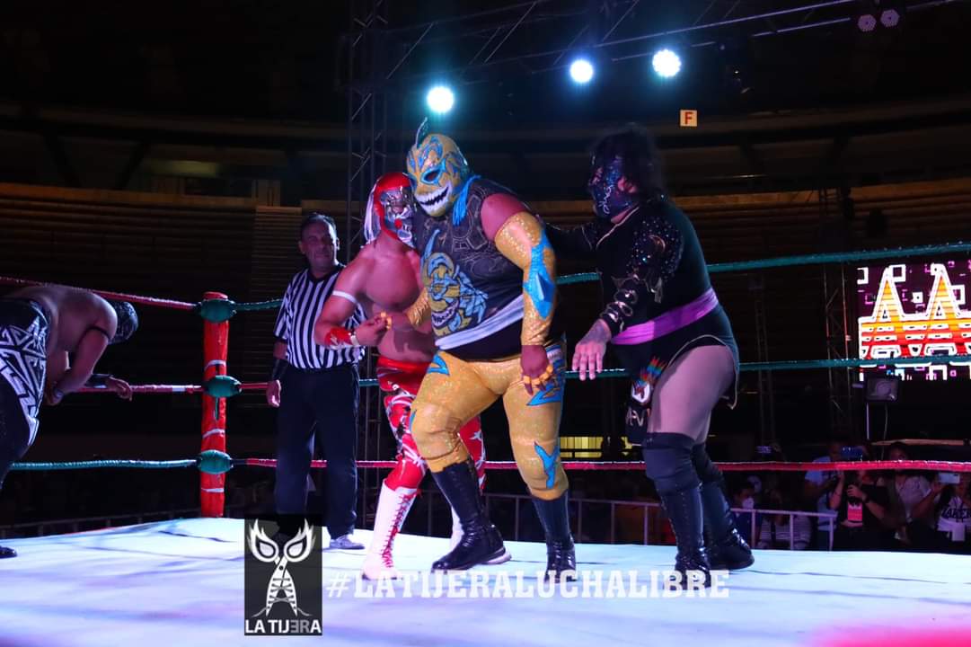 LaTijeraLucha's tweet photo. En una buena lucha en relevos sencillos,con dinámica y movimientos de fuerza, la dupla de #RingoAcostaJr y #SamurayJr sale con la mano en alto del #ColiseoLaConcordia al rendir con una variante de tapatía a #Laserman y con un vistoso lance dejar fuera del combate a #Hermes... https://t.co/LapYzwF0LW