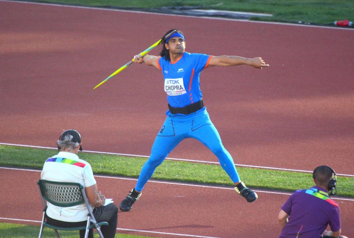 Media_SAI's tweet image. History Created by Neeraj Yet Again 🔥🔥🔥

@Neeraj_chopra1 becomes the 1st Indian Male to win a medal at the #WorldChampionships 

Neeraj wins 🥈in Men&apos;s Javelin Throw with his best throw of 88.13m at @WCHoregon22 

Absolutely Brilliant 🙇‍♂️🙇‍♀️
📸 @g_rajaraman 
1/2
#IndianAthletics