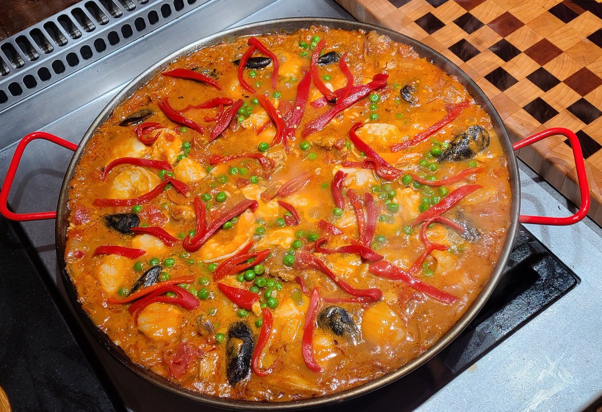 JoelKatz's tweet image. Paella is almost done.
