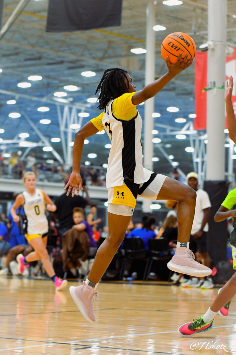 🏀Bash Favs || Day 1😎🏀
UA Finals/Select Championship

Favorite players to watch?👇🏾
Backcourt

Milaysia Fulwiley📸
Teagan Colvin
Samyha Suffren
Dani Ceseretti 
Shay Ijiwoye
Aubrey Beckham
Taylor Barner
Jasmine Brown
Clarice Borges
Julia Curran

📸 <a href="/JulietteTarsa/">Juliette Tarsa</a>