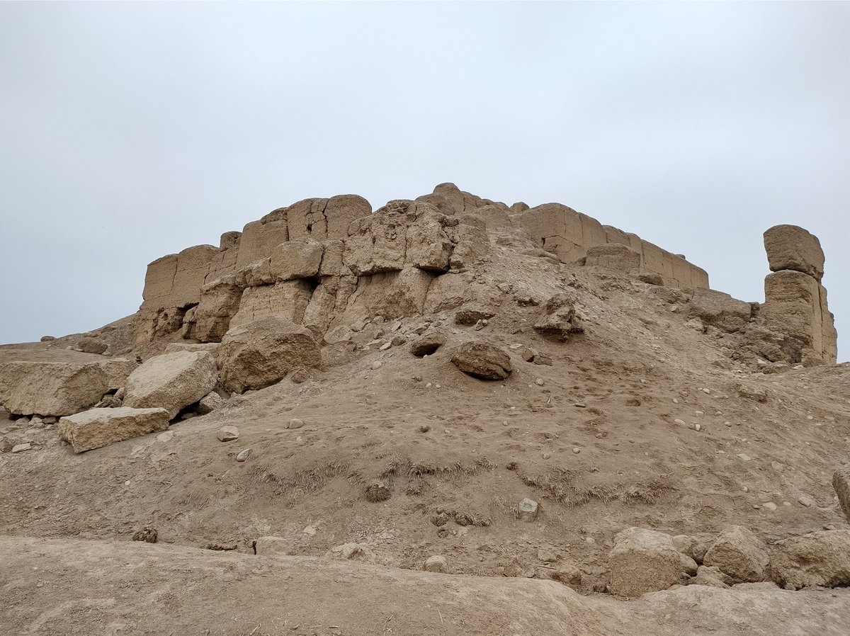 aledeperu9's tweet photo. Hoy estuve en Chincha, en la Huaca La Centinela ¡Qué pena me ha dado verla en el completo olvido!
En la última foto se aprecian muros caídos.
Esta recinto le perteneció a la cultura Chincha (900 - 1450 d.C aprox) y también fue usada por los Incas.
Aló, @MinCulturaPe ? https://t.co/TDXugI66Xo