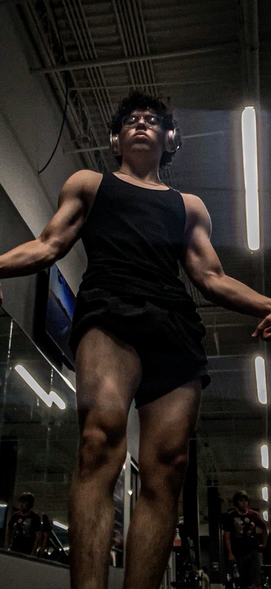 if y’all want advice or workouts just reach out to me! i’ll literally help everyone. + some pics from todays push day 🦍