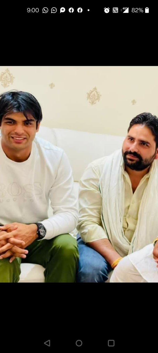 CharanTikait's tweet photo. ओलम्पिक गोल्डन 🥇बाॅय नीरज चोपड़ा 🇮🇳ने जीता🥈 सिल्वर . अमेरिका में 18वीं वर्ल्ड एथलेटिक्स चैंपियनशिप में 88.13 मीटर भाला फेंक कर यह मैडल हासिल किया। वर्ल्ड एथलेटिक्स चैंपियनशिप में भारत को 19 साल बाद कोई मेडल मिला है।
@WorldAthleticsChamps 
@NeerajChopraFan @RakeshTikaitBKU https://t.co/671E9qXAdW