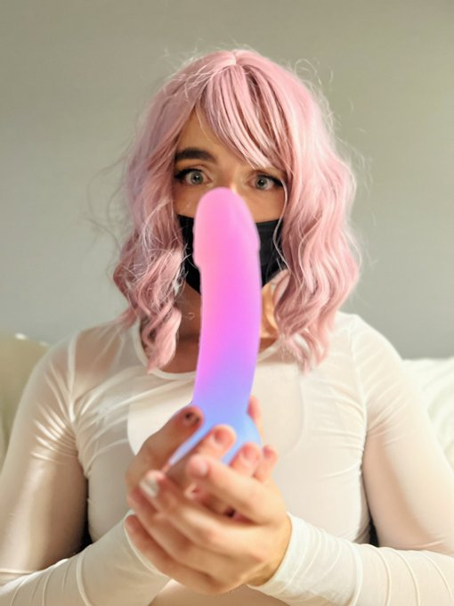 1 pic. Hoping to find a cute boy or girl to take me home tonight! #femboy #nstwtw #onlyfans #onlyfanspromo