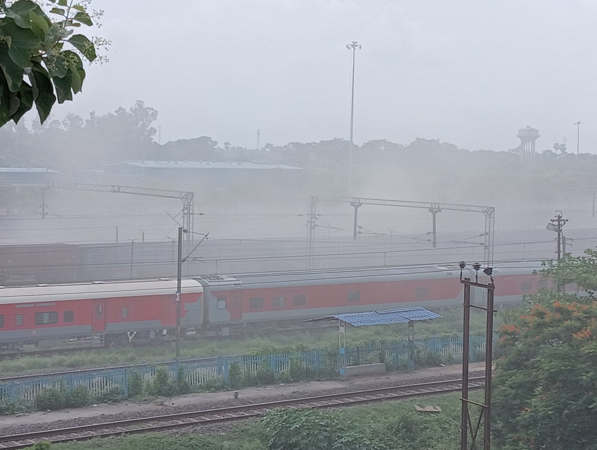 satyadeepkumar's tweet photo. @ECRlyHJP @drmsee1 loading of fly ash at garhara.the whole locality severely being polluted.kundly do the needfull https://t.co/o5rSiDrXjC