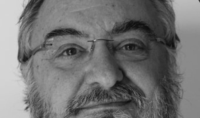 Antonio79B's tweet image. Noam Chomsky, il maestro che ha teorizzato la grammatica generativa, e Andrea Moro, l'allievo che ha rivoluzionato gli studi su linguaggio e cervello, si confrontano in una conversazione a tutto campo.

#Auguri al neuroscienziato @andreamoro_.

@lanavediteseoed.

#24luglio.