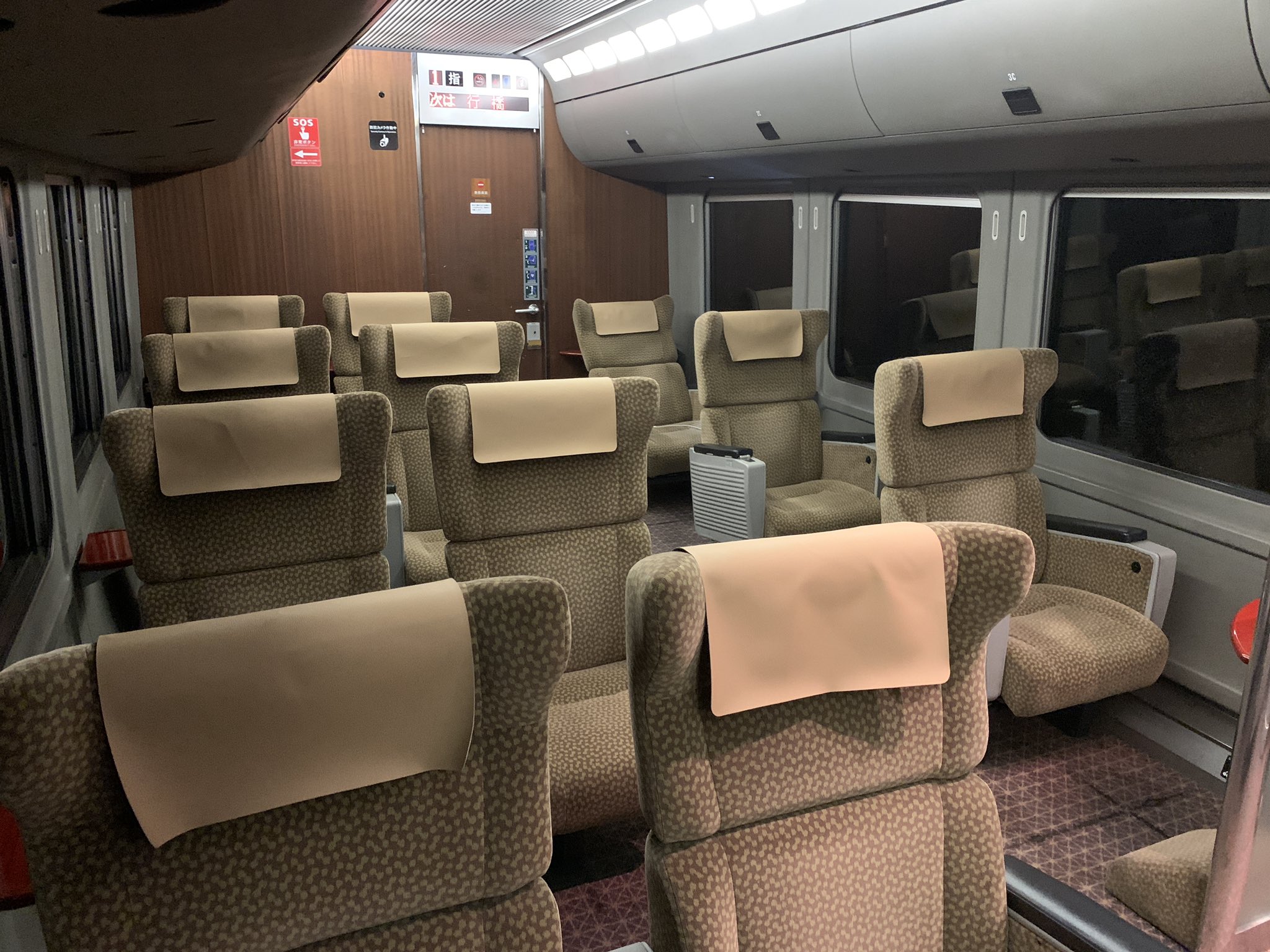 ぶらくら 片道3分間の船に17時間乗る北九州市民 本当は教えたく無いのですが 特急にちりん号の普通車 指定席はオススメしません 4両編成のうち3両が自由席 1号車半室がグリーン車指定席 残り半室が普通車指定席なのです このなかでだいたいいつも最も密