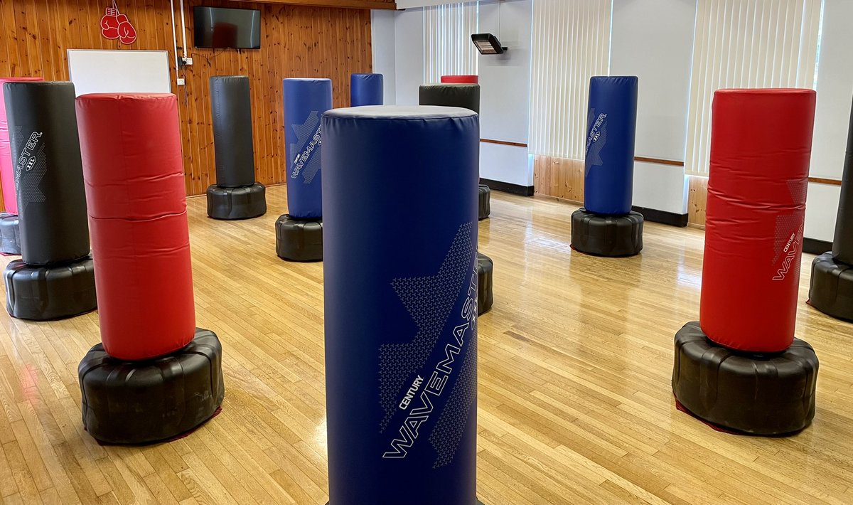 🔥 Chinnor Upgrade!! 🔥 

We reopen on Monday with 12 brand new Wavemaster XXL pro punchbags!
All perfectly weighted with 110kg of sand and rubber carpet underneath. 💥

Add to that, varnished floors and restocked coffee! ☕️ 

Punch Hub Chinnor 2.0 is the best ever! 🥊