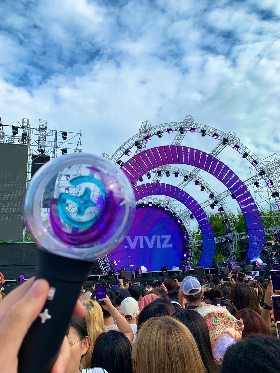 Edob0b's tweet photo. Some VIVIZ photos from yesterdays performance at MIK Festival #VIVIZ #SinB #Umji #Eunha #비비지 https://t.co/69CS2p7TXb