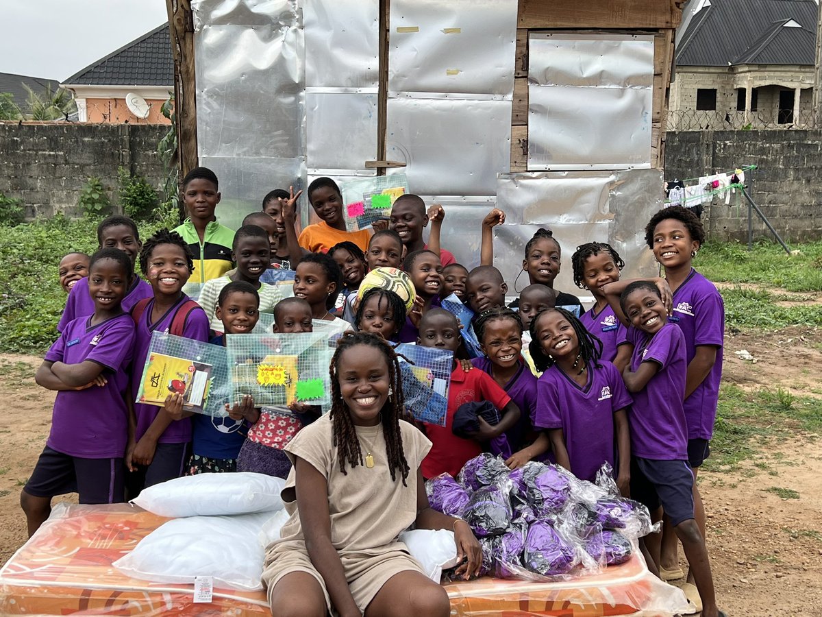 SeyiOluyole's tweet photo. Today we took in 17 young girls into our home @dreamcatchersDA - 
Girls who are homeless! 
Girls who have never been to school. 
Girls who have to wake up to the smell of alcohol, hard drugs and violence.

Join me on a journey of transforming lives &amp; changing narratives.

Thread. https://t.co/pOQfSWWT0N