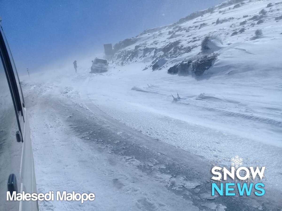SnowNewsSA's tweet photo. BREAKING NEWS

These photos sent to us by Malesedi Malope showing the situation at Sani Top this afternoon. Heavy snowfalls have occurred.

📸 Malesedi Malope 

#snow #snowinafrica #snowinjuly #snownews #sanipass #lesotho #underberg https://t.co/8Jm354J8LR