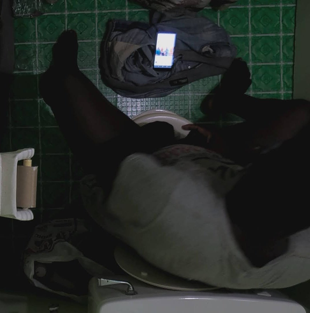 perv_lvr's tweet photo. The time I caught my uncle in the bathroom again. This time I got a glimpse of his dick 🤤. I wish I didnt have to spy on him to see it but damn am I glad I did. Also found this other pic of his bulge while he was standing up. Every time I see it I wonder how heavy it must be 🥴. https://t.co/OdBNVhXLpe