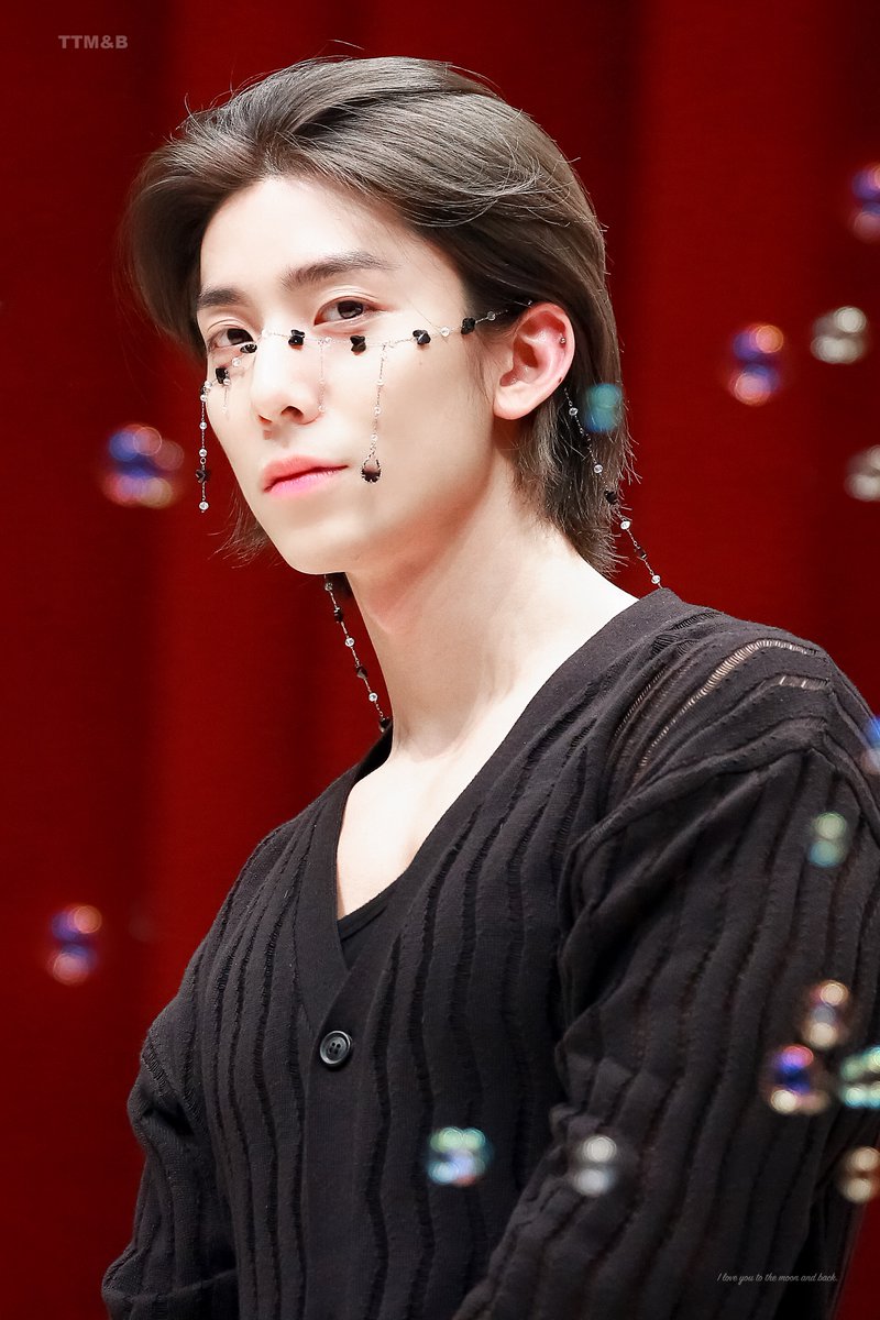 TTMAB9905's tweet photo. 220729  HQ🖤

#SF9 #에스에프나인 #휘영 #HWIYOUNG https://t.co/HsqFqjlSwr