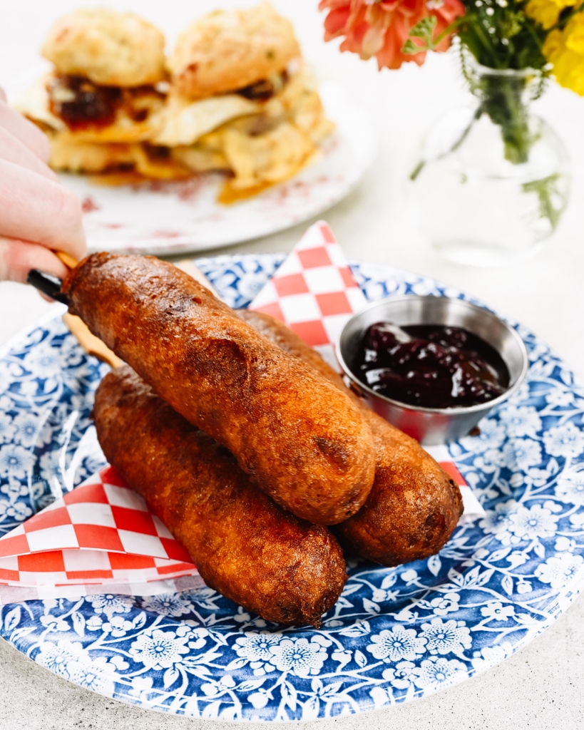 BREAKFAST CORNDOGS with Old Major maple bourbon sausage links, blueberry compote, and Indiana maple syrup. Your move, @indystatefair 🌽