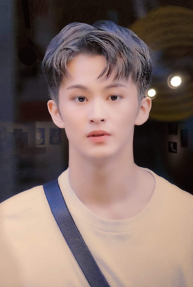 2층 전시가 있어서 좋아하는 마크 사진도 둘러보고❤️‍🔥 이벤트 컵도 사이즈가 넉넉하게 크고 짱 좋았답니다💙 내년에도 스고님 마크 생일 이벤트 기대할게요! 감사합니다 🫶🏼

#My_First_and_Last_mark