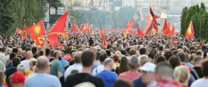 Актуелната #квислиншка и за економија неспособна влада, но за криминал да,  на #Македонија нема право да успорува референдум.

Криминалците добро знаат дека ова им е последен "мандат", #никогаш повеќе на власт.