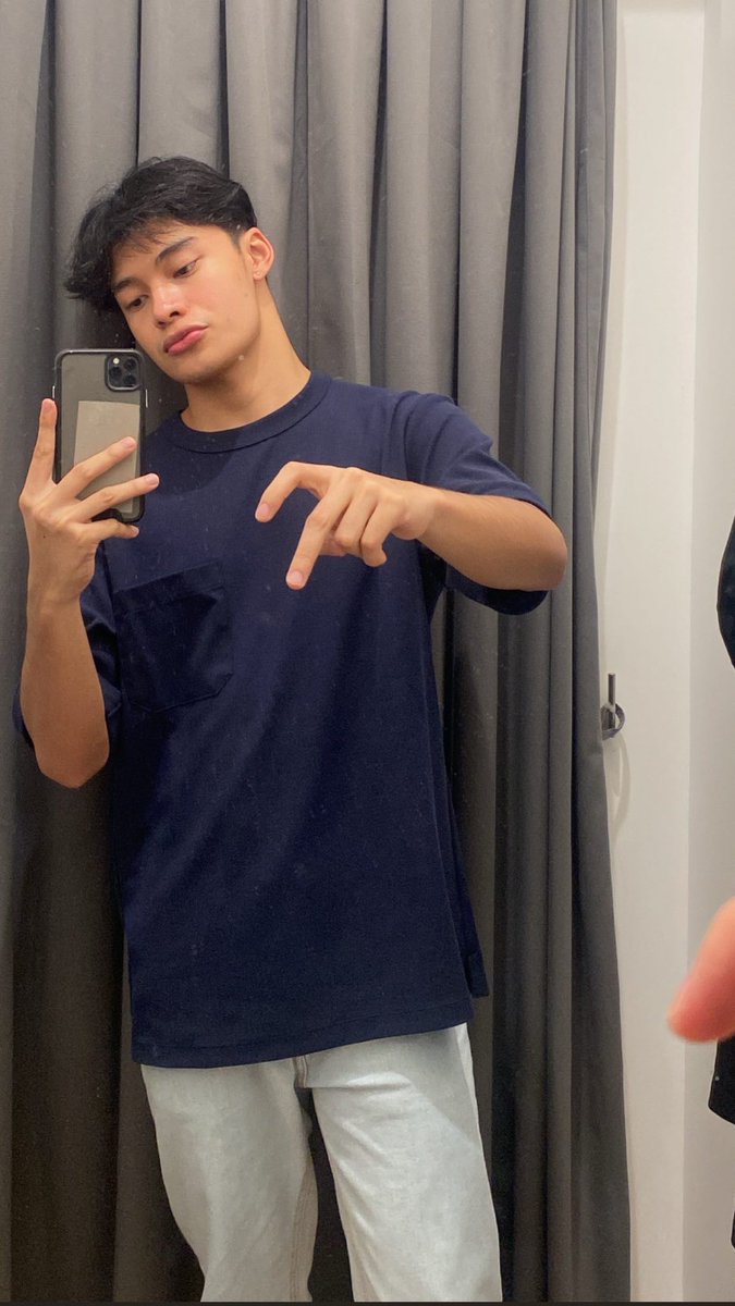 kingbenedict_'s tweet photo. mirror selfie is my thing now https://t.co/bqpjaToDGJ