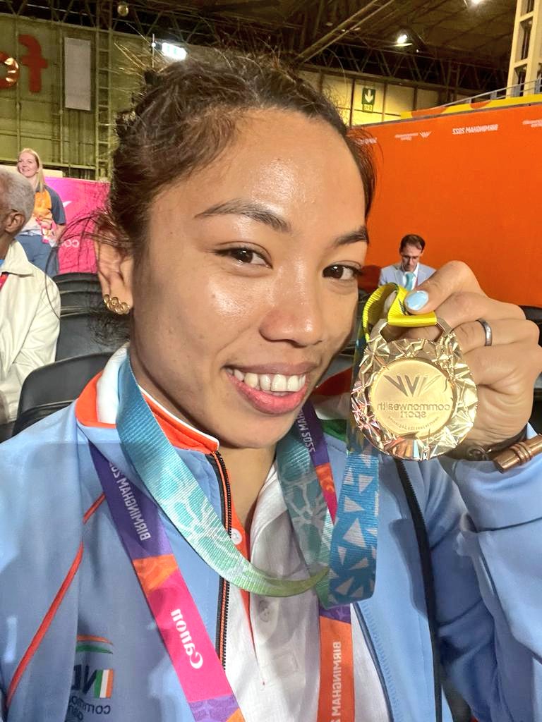 Unikarma1's tweet photo. Star weightlifter #MirabaiChanu (49kg) went on a record-smashing spree, claiming four of them in a power-packed performance, to claim #India`s first #gold medal at the #CommonwealthGames 

#unikarma

#India4CWG2022 #TeamIndia #WeAreTeamIndia @ianuragthakur @akashvanisports https://t.co/HtJbrr2HvF