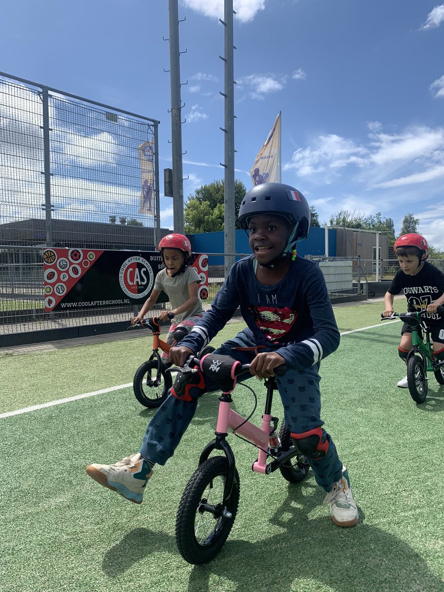 BSO_CAS's tweet photo. Ditmaal was het de sport wielrennen waar wij de kinderen kennis mee lieten maken. Tijdens onze activiteit Tour de CAS konden de Cool After Schoolers op loopfietsjes strijden voor de gele trui! 🚴🏽‍♂️💨 https://t.co/0EbMxVBPsA