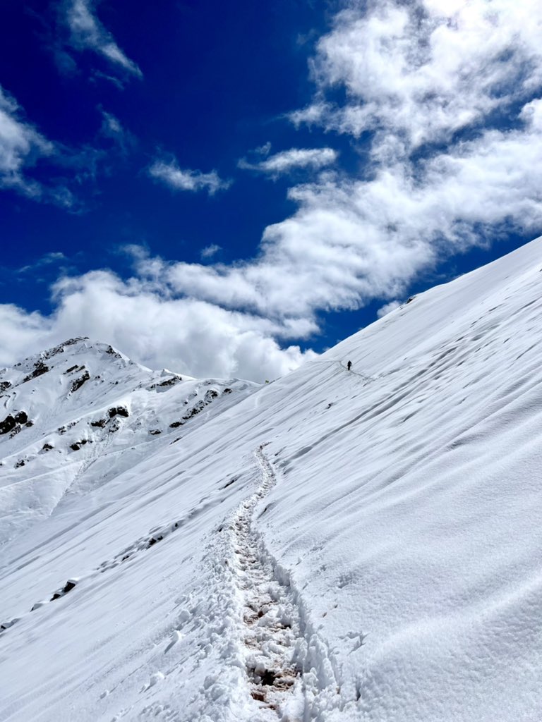 Kirguistán, selvaje. Starting a block of altitude training here. Feeling strong, happy to enjoy these mountains, wild yaks and super grateful after the traumatic brain injury.