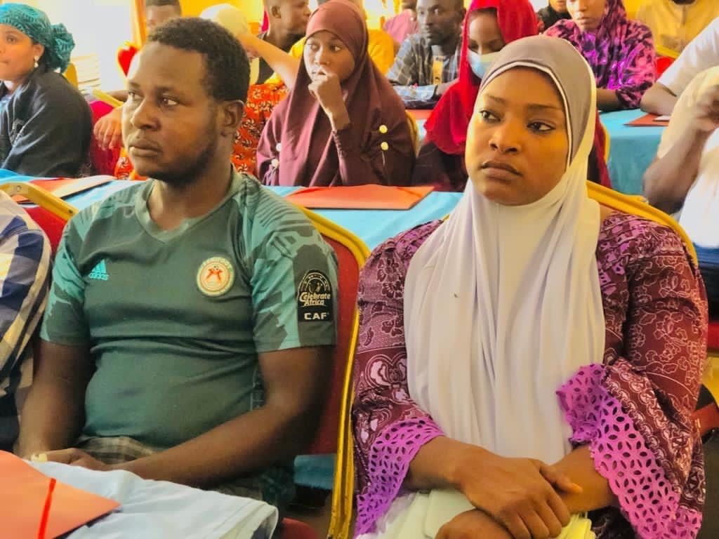 CercleDev's tweet photo. https://t.co/cCko8sxiHh organise la 1ère session de formation en entrepreneuriat des jeunes start-ups au profit des 36 Jeunes filles et garçons de la commune d'#Agadez sélectionnés dans le cadre du Projet #Jeunesse_Dev. https://t.co/r9ThmbKXVT