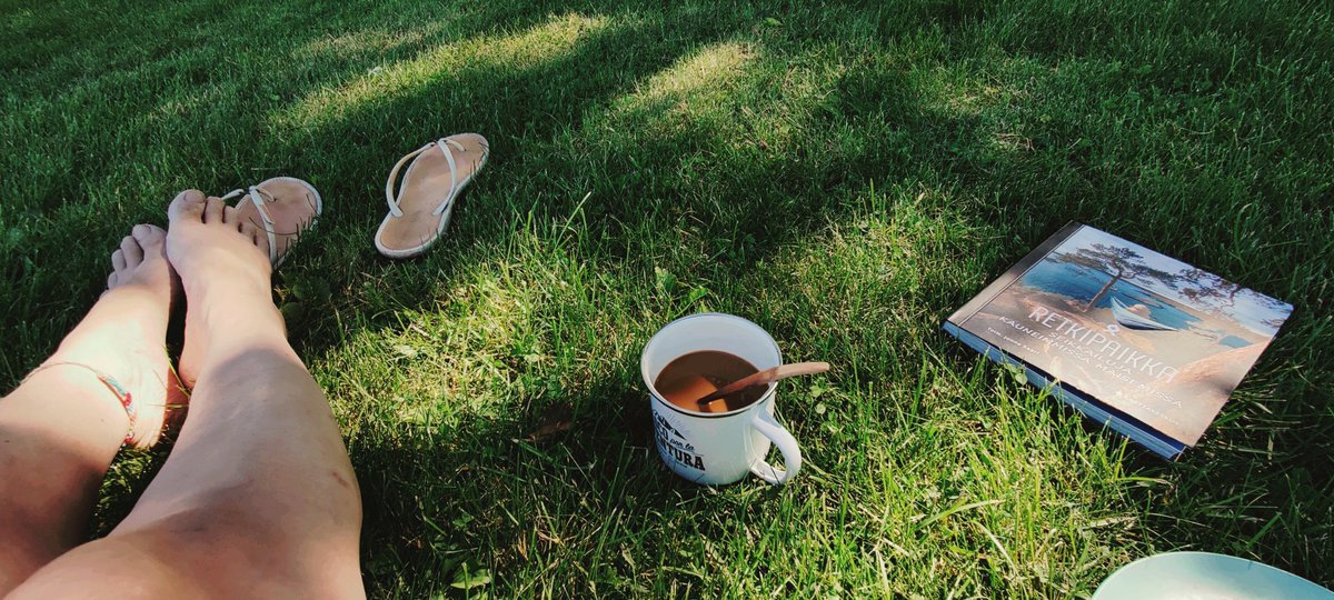 InhimillinenE's tweet photo. Aamiainen ruohikolla.

(Toivoen, että et saa frisbee-kiekosta päähän 😄. Taitaa olla kisat käynnissä.)

#karjaa #tinyvan #vanlife https://t.co/4CYug1GSxS