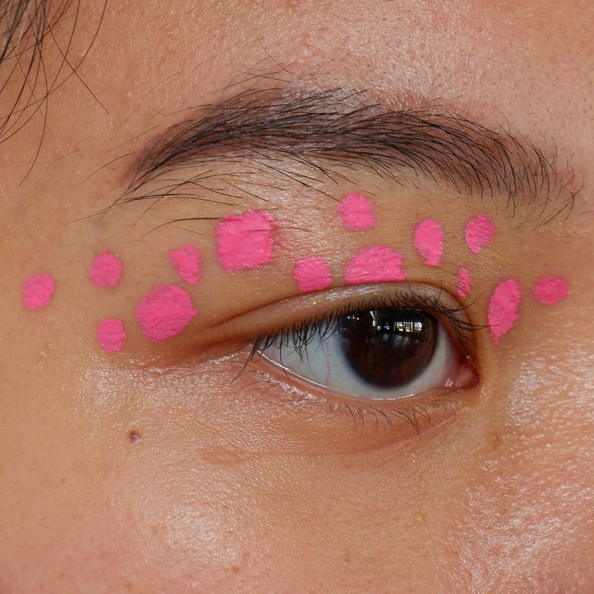 strangerousco's tweet image. Honestly...whatever 💗

Fahani slaying this eyeliner look using our Mata-Mata: Essential palette in the shade: What Ever🌸

#Strangerous #BeStrangeMakeArt