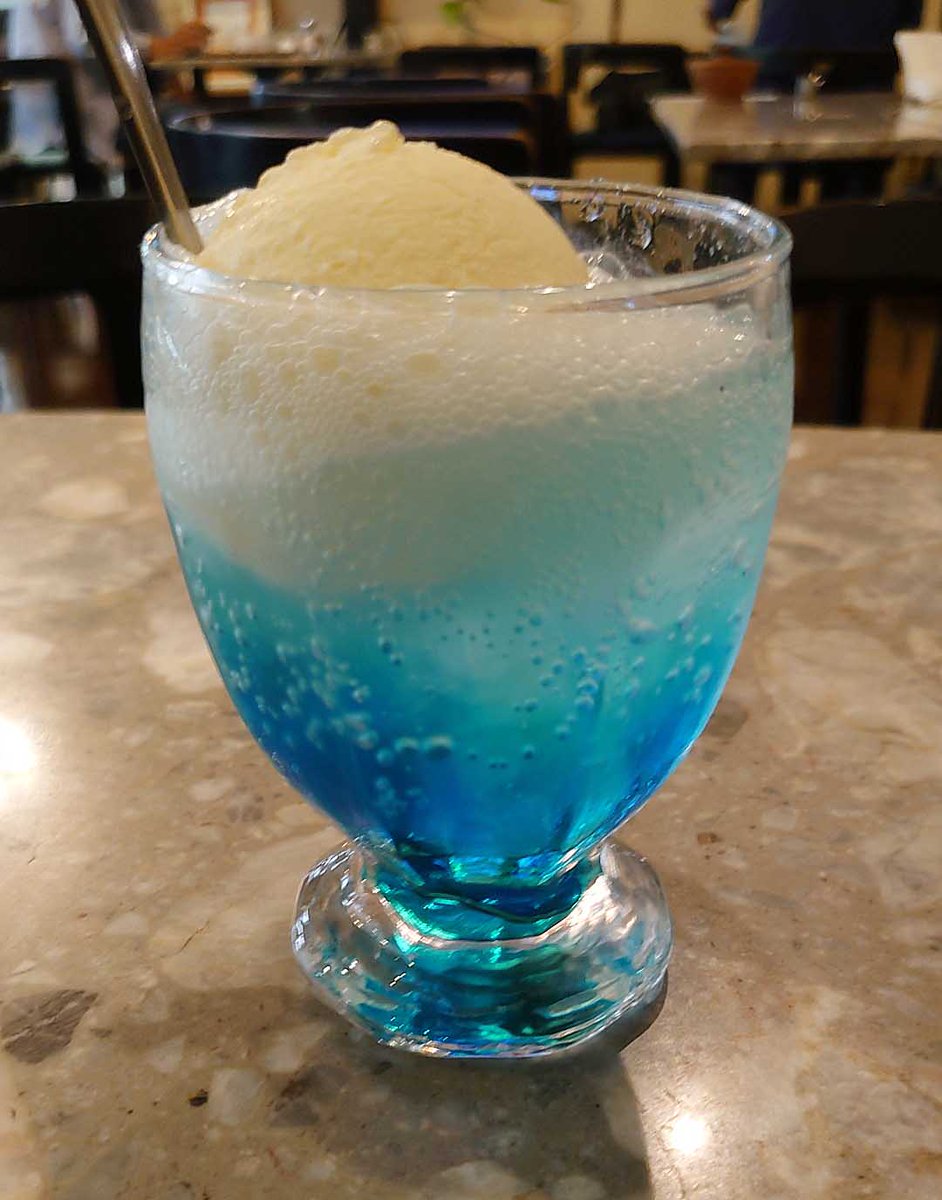 akabanemagazine's tweet photo. 梅の木 十条店の5種類のクリームソーダと3種のフロートをコンプリート(・∀・)ｲｲﾈ!!店主おすすめのザクロ、フルーティーで美味しかったなあ♪
赤羽マガジン→
https://t.co/CrapFN1UjK
#クリームソーダ #喫茶店 https://t.co/ML0fUSpkJN