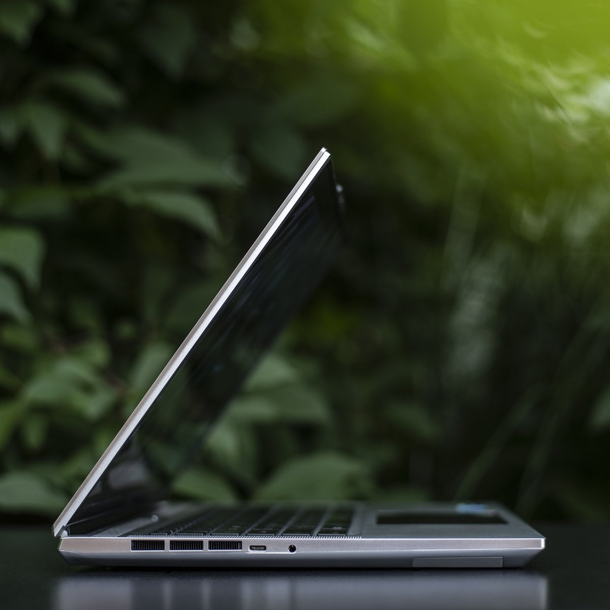 GIGABYTE_DE's tweet photo. Starten Sie Ihre Kreativitรคt รผberall mit AERO 16! AERO Laptop - Geschaffen fรผr Designer.
https://t.co/i7x9A2rjv2
#ElevateYourVision #DefineYourVision #GIGABYTE #AERO16 #intelgen12 https://t.co/dpibQ30bxY