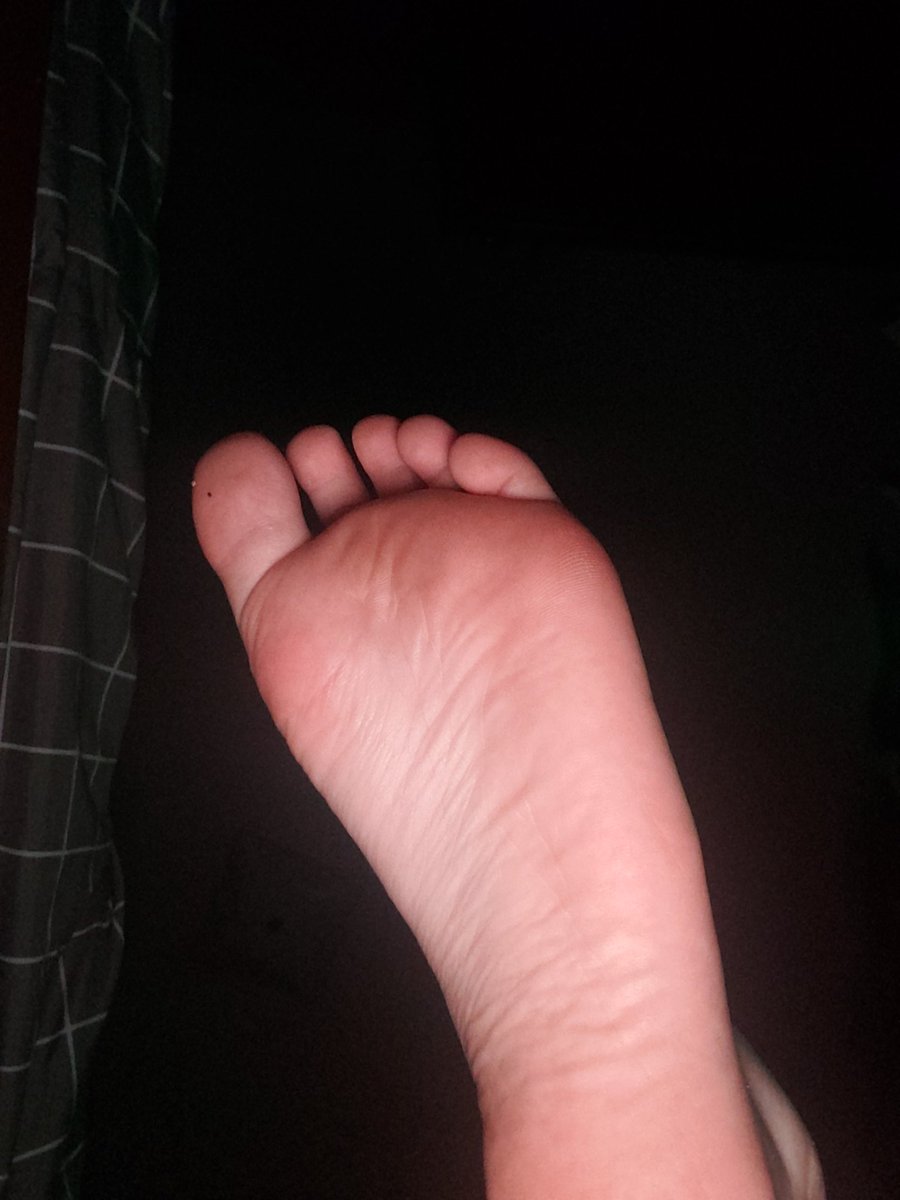 Tallula86347938's tweet photo. Freshly clean feet but willing to get them dirty for you baby DM me for more info
footboy findom feet https://t.co/mQO8bMhdRp