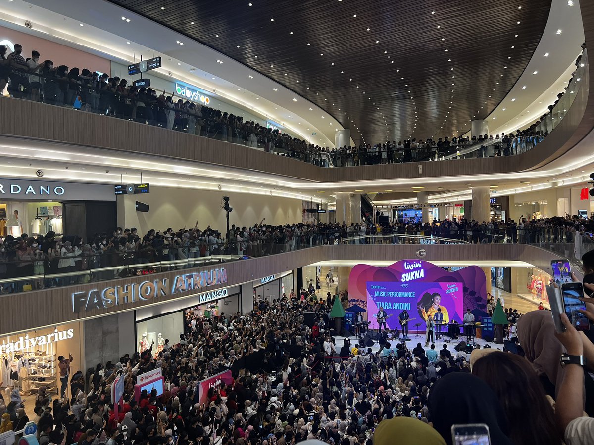 Pakuwon Mall Surabaya Barat, Ruame Banget rek, soale onok Tiara Andini 🎉
