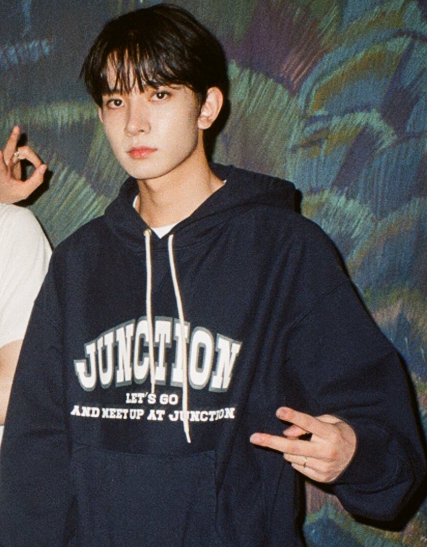 hourlylhs's tweet photo. the one and only, lee heeseung. https://t.co/6AysmWC3YW