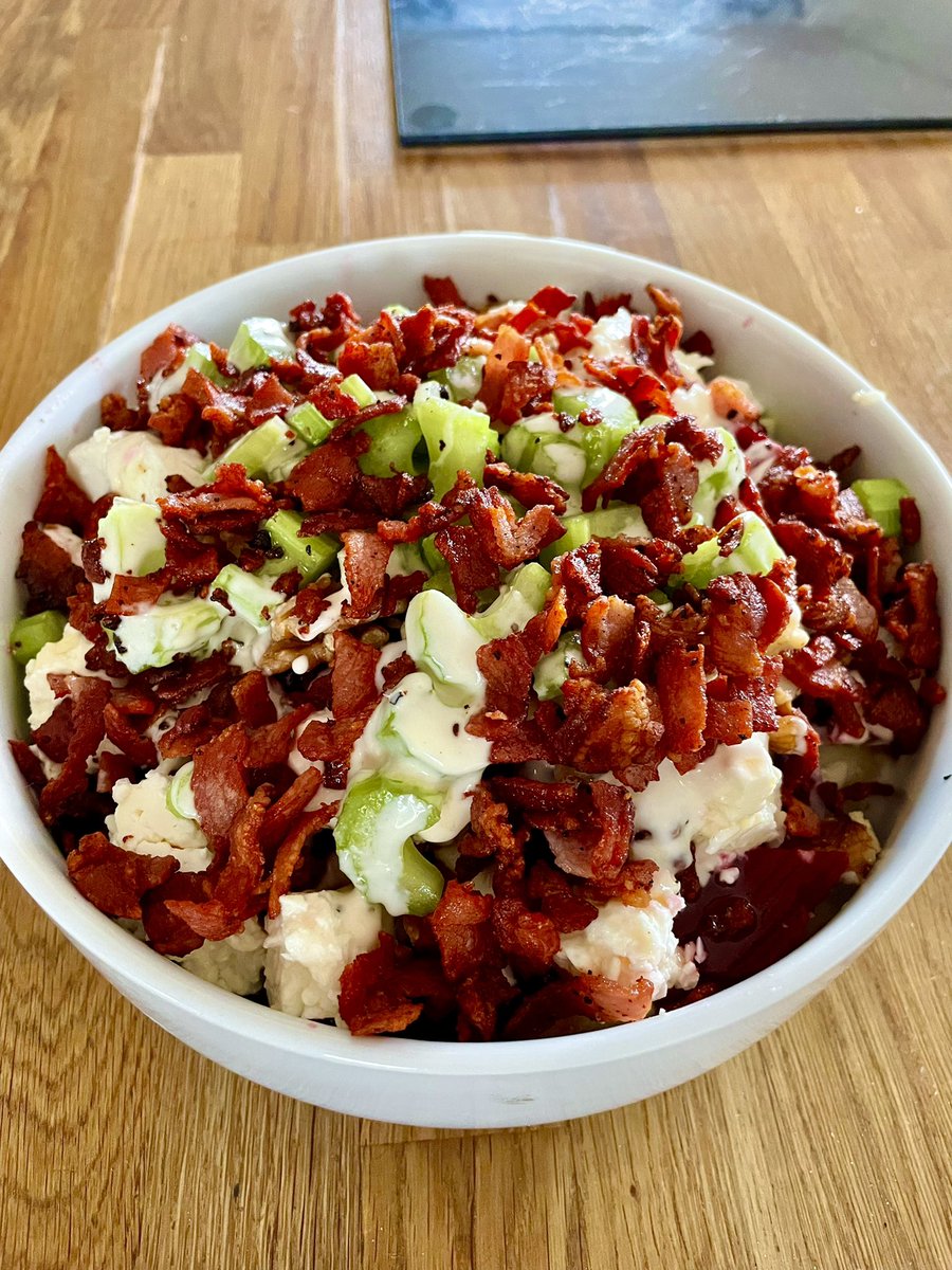 NolanMusic's tweet photo. Last night dinner with fantastic neighbours and I made the best salad #bacon #pear #beatroot #celery #wallnuts #ceaser and washed down with #proseco and maybe a cheeky G&T https://t.co/NOP3VZulwR