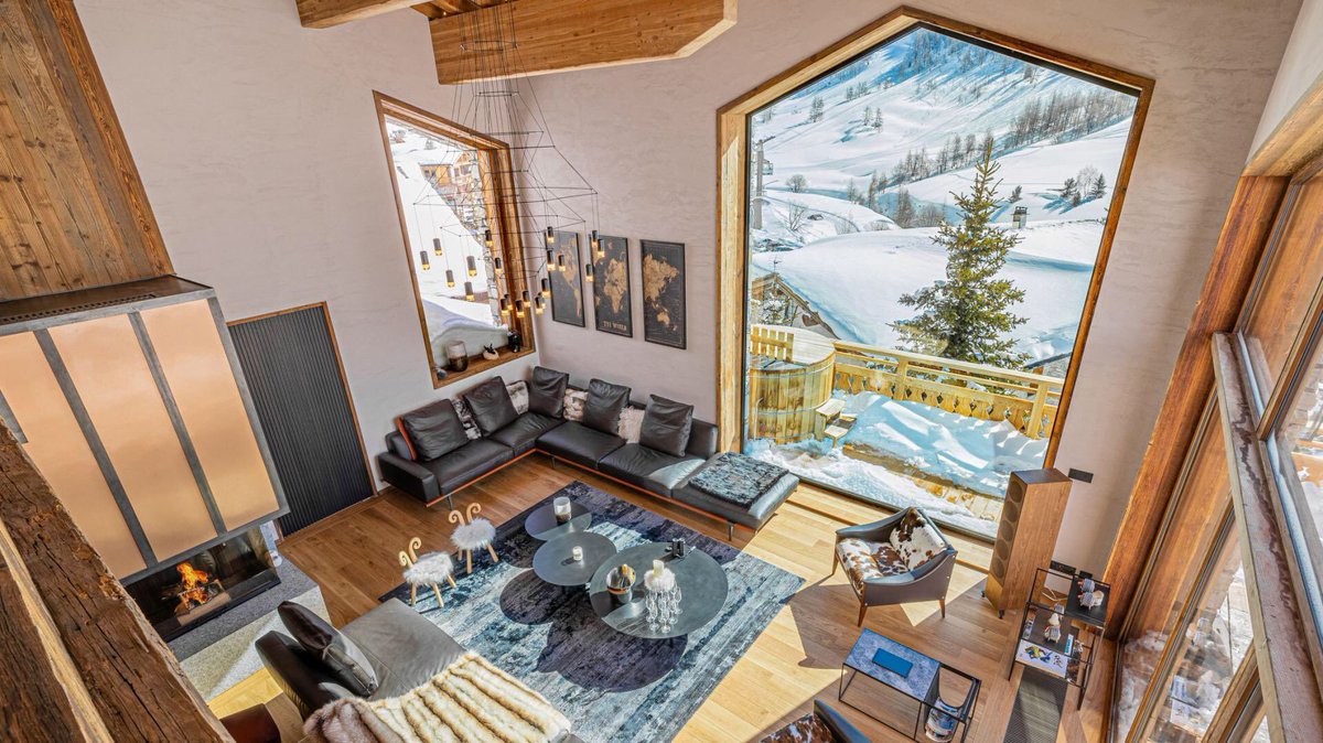 finestholidays's tweet photo. #Valdisere Exclusivity, privacy, staff always on hand, commanding 180° views to the Solaise summit: #luxurychalet Orso impresses both inside & outside. Its elevated position guarantees sunshine all winter long https://t.co/Lq8Vur3yOE
#finestholidays #chaletwithpool #LuxuryTravel https://t.co/Lj7oXCRWfI