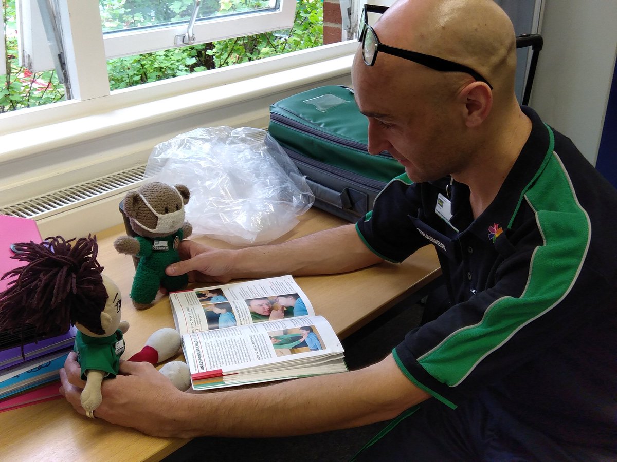 SJA_Mascots's tweet photo. We've escaped to the North and visited @SJAWorcesterASU to help deliver a First Aider course for a wonderful group of new @StJohnAmbulance #volunteers. 

Thanks to @DanJWHorton for having us and for the private lesson!!

Olivia even got chance to practice her observation skills. https://t.co/I7a16qzpDC