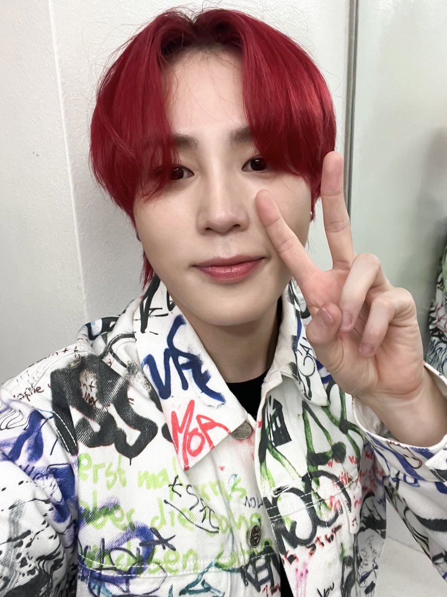 [#하성운] 📸

“디제이 뽕 디스 파티”의 정체는 바로! 하늘들의 자랑! 명품 보컬 성운이었습니다🪩🕺

하늘들의 귀를 사르륵 녹인 디제이 뽕 디스 파티와 행복했던 추억🤍 소중히 간직해 주세요🤙

#HASUNGWOON #복면가왕