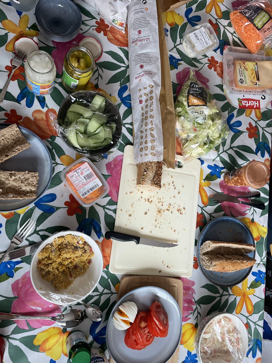 vdwielej's tweet photo. When you watch @AverageRob and his tierlist of brooikes but itβs sunday and there are no brooikeszaken openβ¦ make your own broodje #food #averagerob #belgium #prepare https://t.co/X0rg5hdCCv