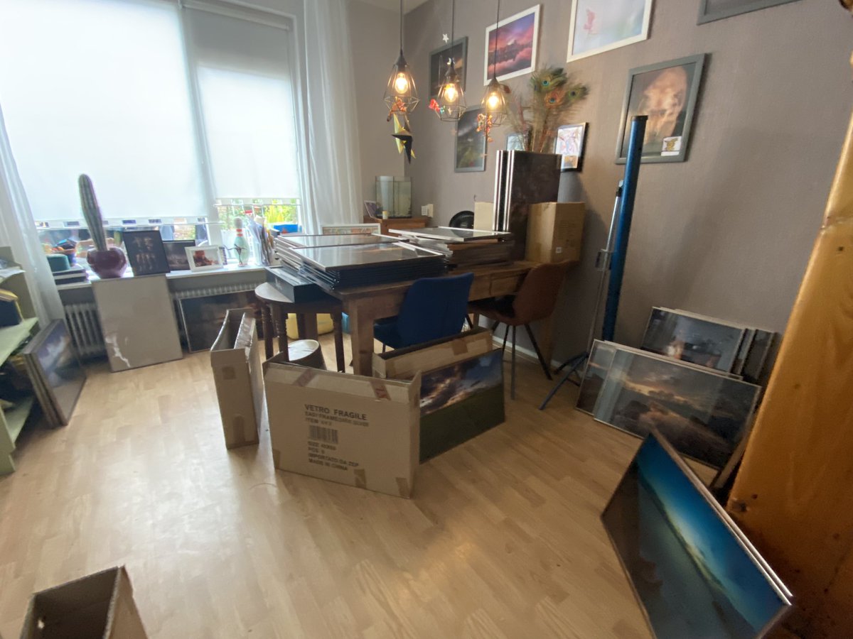 tarakiekt's tweet photo. Chaos! Op deze regenachtige dag alvast de expositie wat voorbereiden en dingen van zolder halen. #throwback22
Opening zondag 7 augustus in Kulturhus Giethoorn, van 16.00 tot 18.00 https://t.co/LOl3sZjeuJ